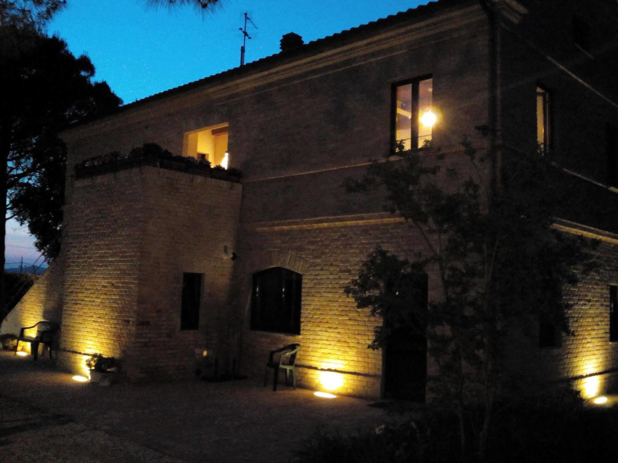 בית הארחה פוטנצה פיצ'נה 	Agriturismo La Fonte Di San Girio מראה חיצוני תמונה